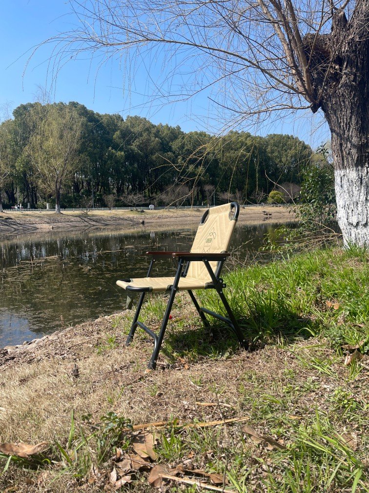 The Sun is shine, The Camping Chair Supplier display their kemet chair by river a in olympic Center